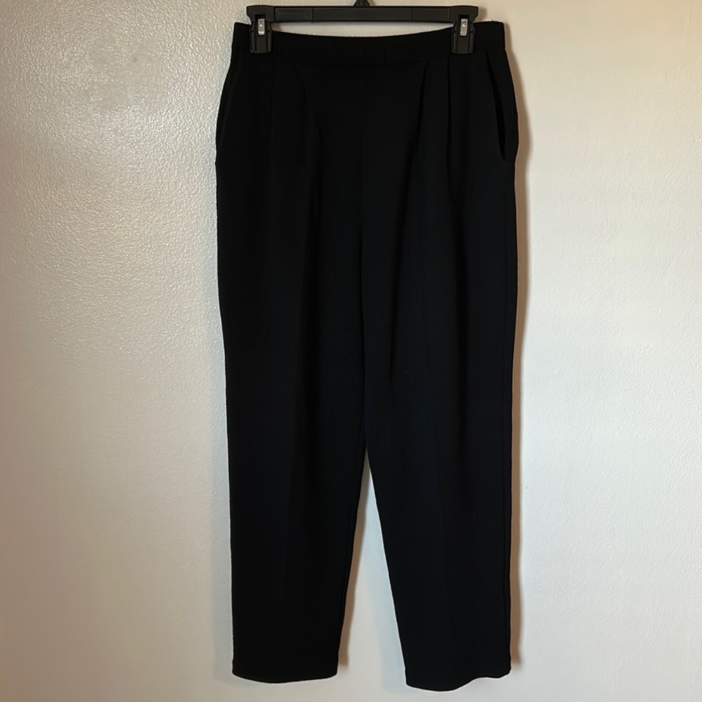 Saint John basics size 2 black pleated pocket trouser knit designer straight